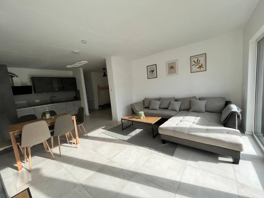 3 Zw 95 M2 Neubau Kostenlos Parkplatz Im Hof คิทซิงเงน ภายนอก รูปภาพ